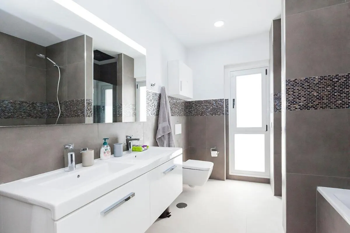 Independent Villa With An Immense Heated Pool! Oroteanda Baja