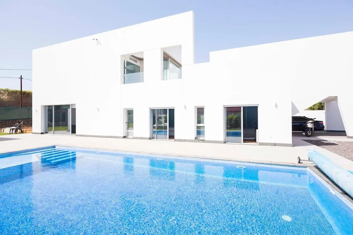 Independent Villa With An Immense Heated Pool! Oroteanda Baja 0*,  Espagne